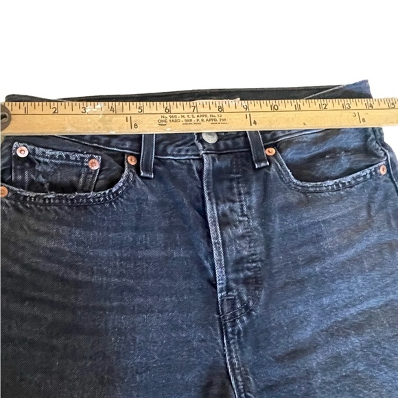 LEVI’S Wedgie Straight Black Ripped Denim Jeans Sz‎ 27
High Rise Pockets Raw Hem - Picture 2 of 9